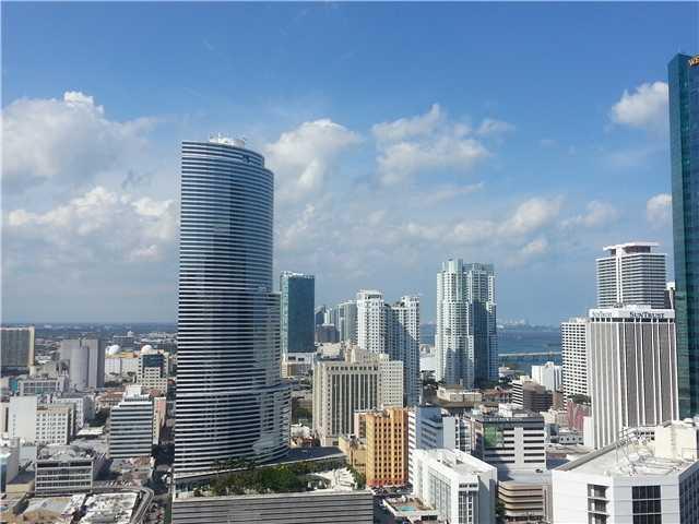 41 Southeast 5th Street, Unit 2005 Miami, FL 33131 - Photo 3 of 3