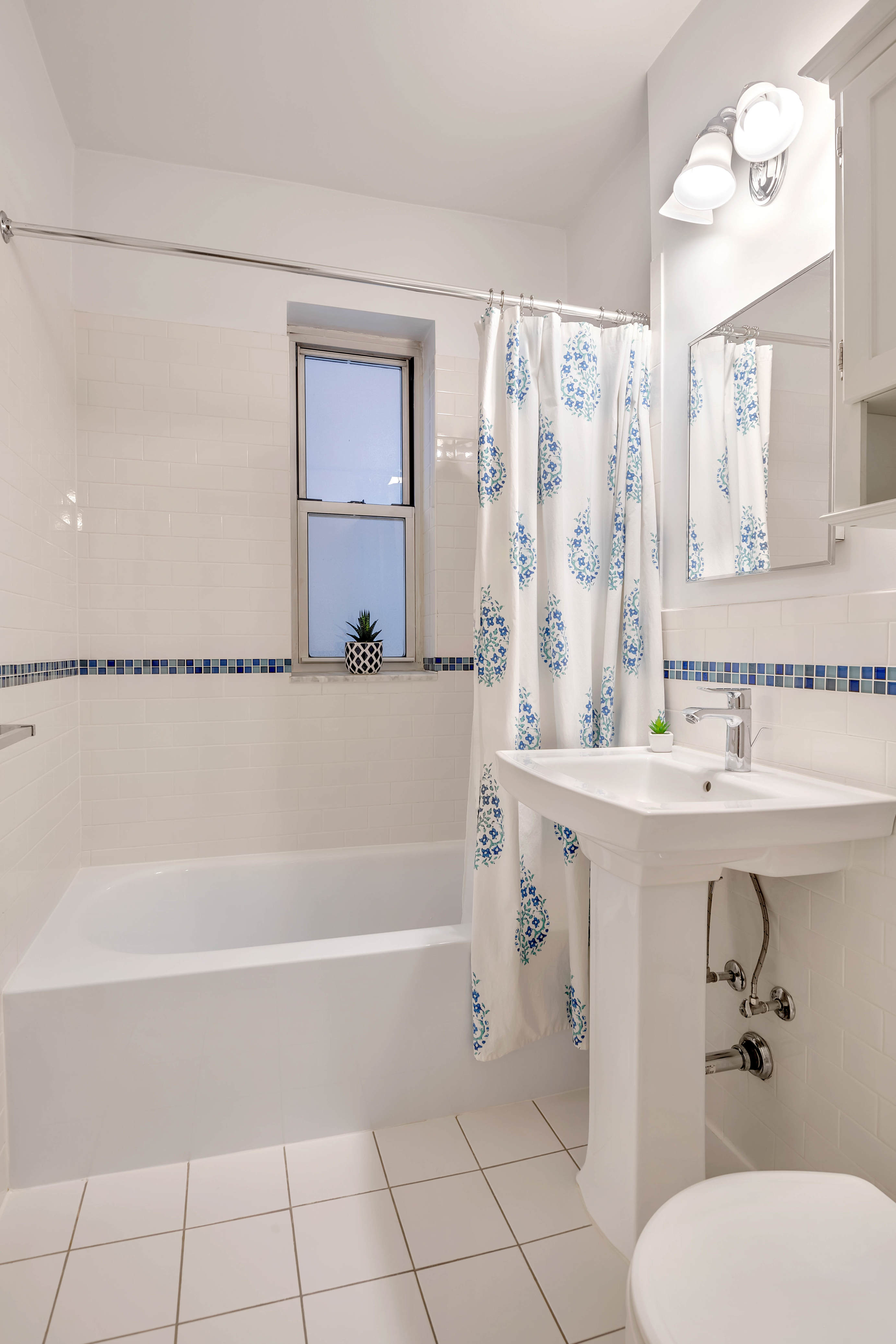 35-05 72nd Street, Unit 3F Queens, NY 11372 - Photo 5 of 7