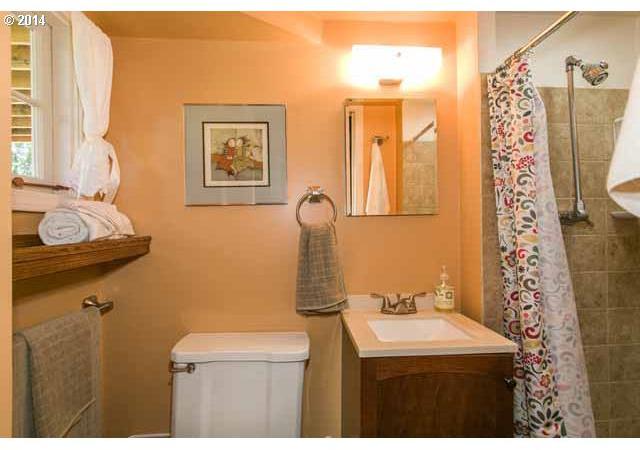3655 Southwest Spring Garden Court Portland, OR 97219 - Photo 6 of 16 Gallery Image 6