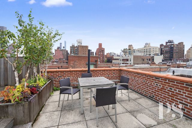 $390,000 | 233 West 21st Street, Unit 1A | Chelsea