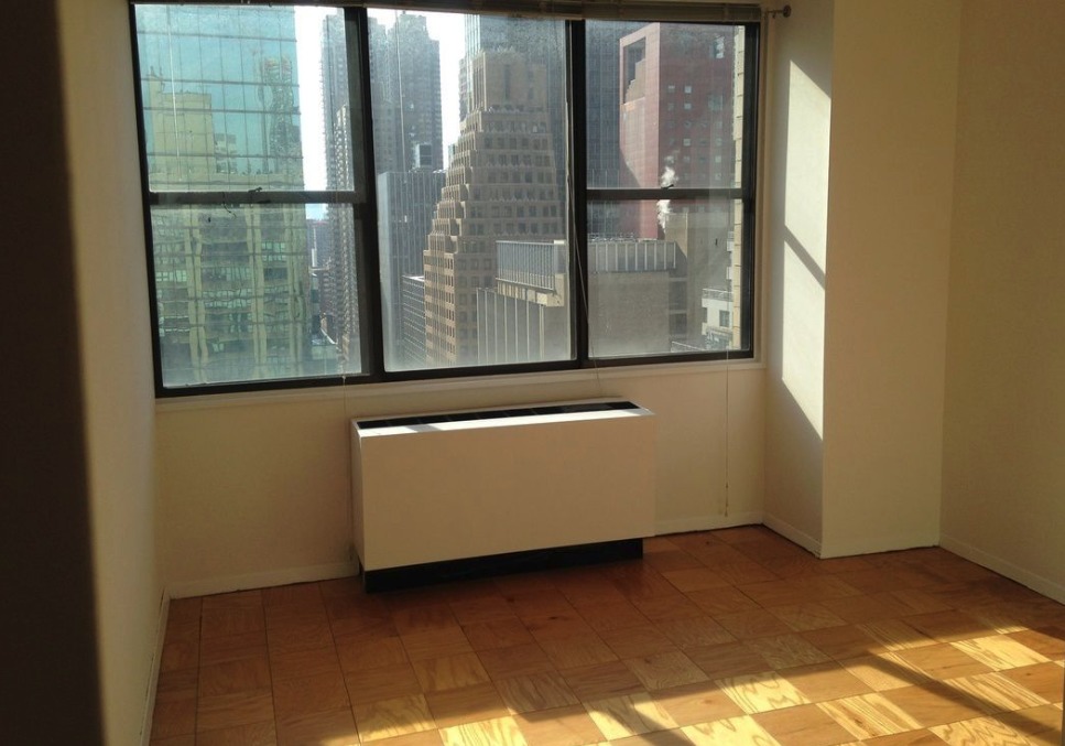 301 East 45th Street, Unit 20D Manhattan, NY 10017 - Photo 2 of 9