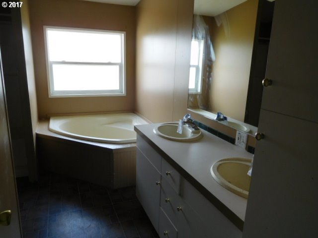 1570 Winston Section Road Winston, OR 97496 - Photo 12 of 13 Gallery Image 12