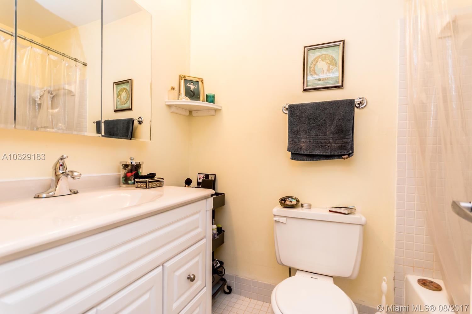 120 Fox Road, Unit 448 Hollywood, FL 33024 - Photo 22 of 34 Gallery Image 22