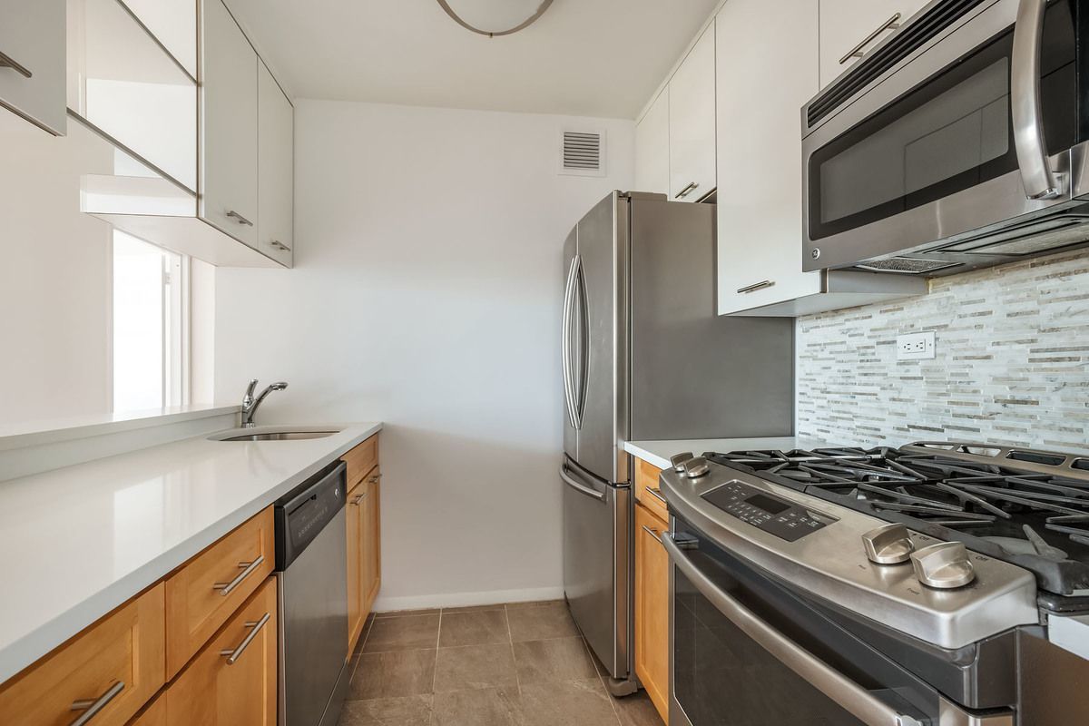 40 River Road, New York, NY, USA, Unit 10D Manhattan, NY 10044 - Photo 6 of 11