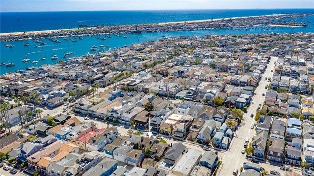 $2,500,000 | 218 Apolena Avenue, Newport Beach, CA 92662