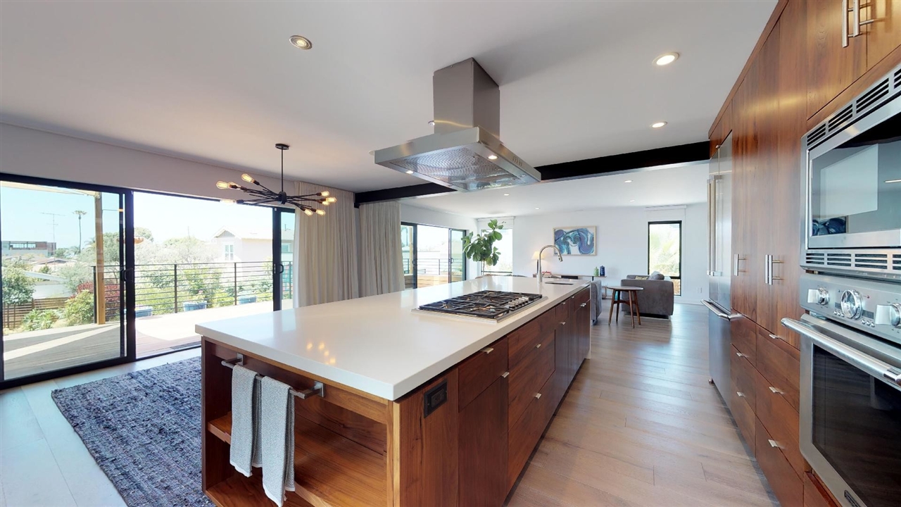 1048 Eolus Avenue Encinitas, CA 92024 - Photo 13 of 25