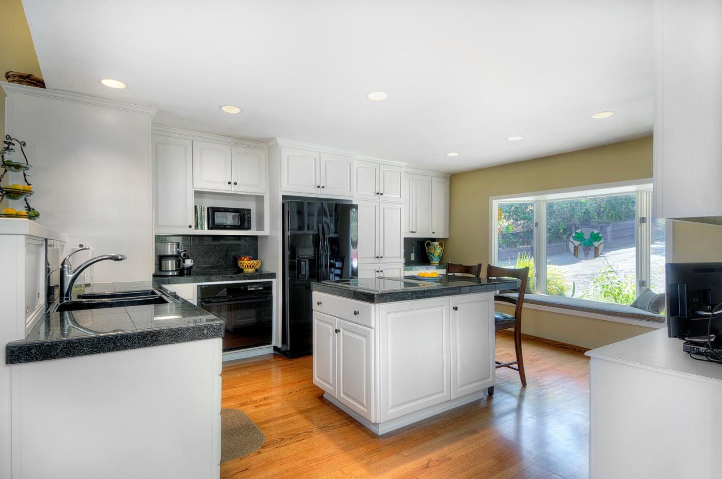 3236 Upper Lock Avenue Belmont, CA 94002 - Photo 3 of 32