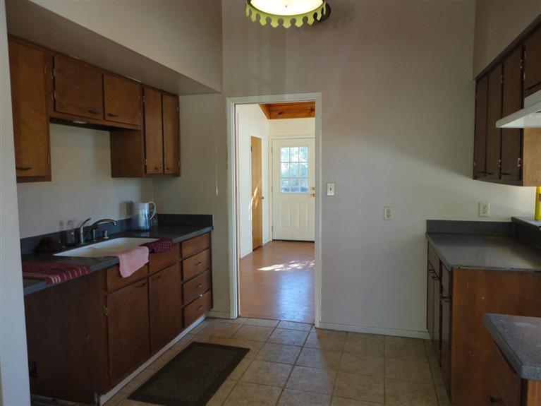 28601 Bear Valley Road Tehachapi, CA 93561 - Photo 6 of 12 Gallery Image 6