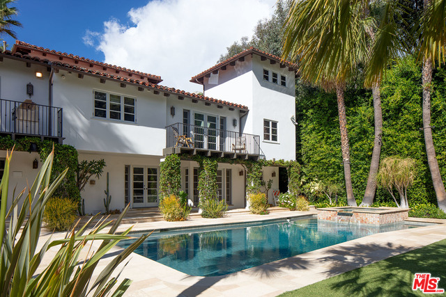 475 Halvern Drive Los Angeles, CA 90049 - Photo 12 of 26