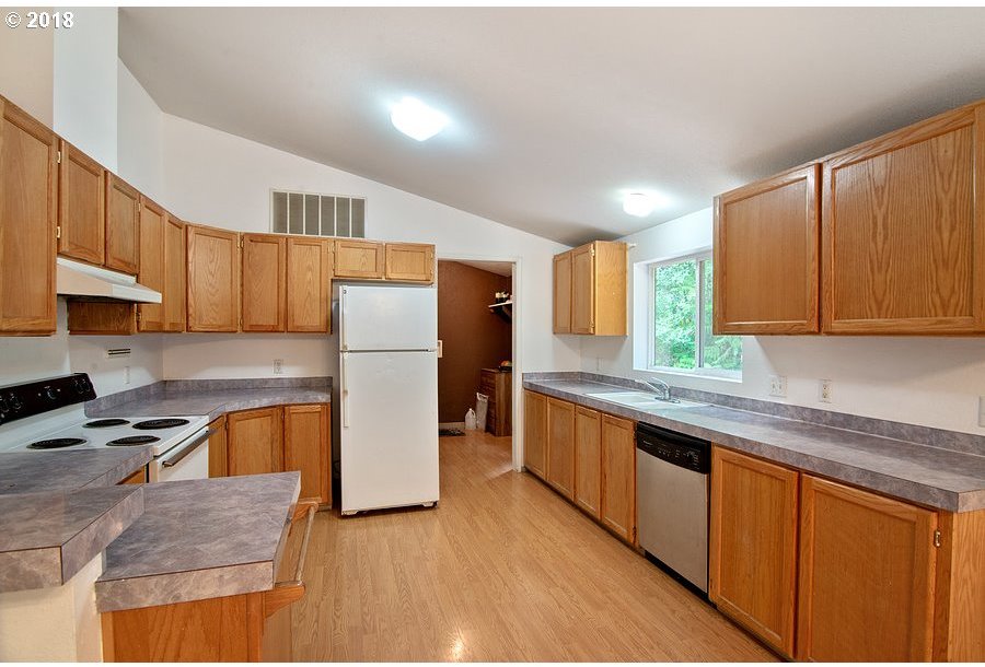 20475 East Aschoff Road Rhododendron, OR 97049 - Photo 11 of 30 Gallery Image 11