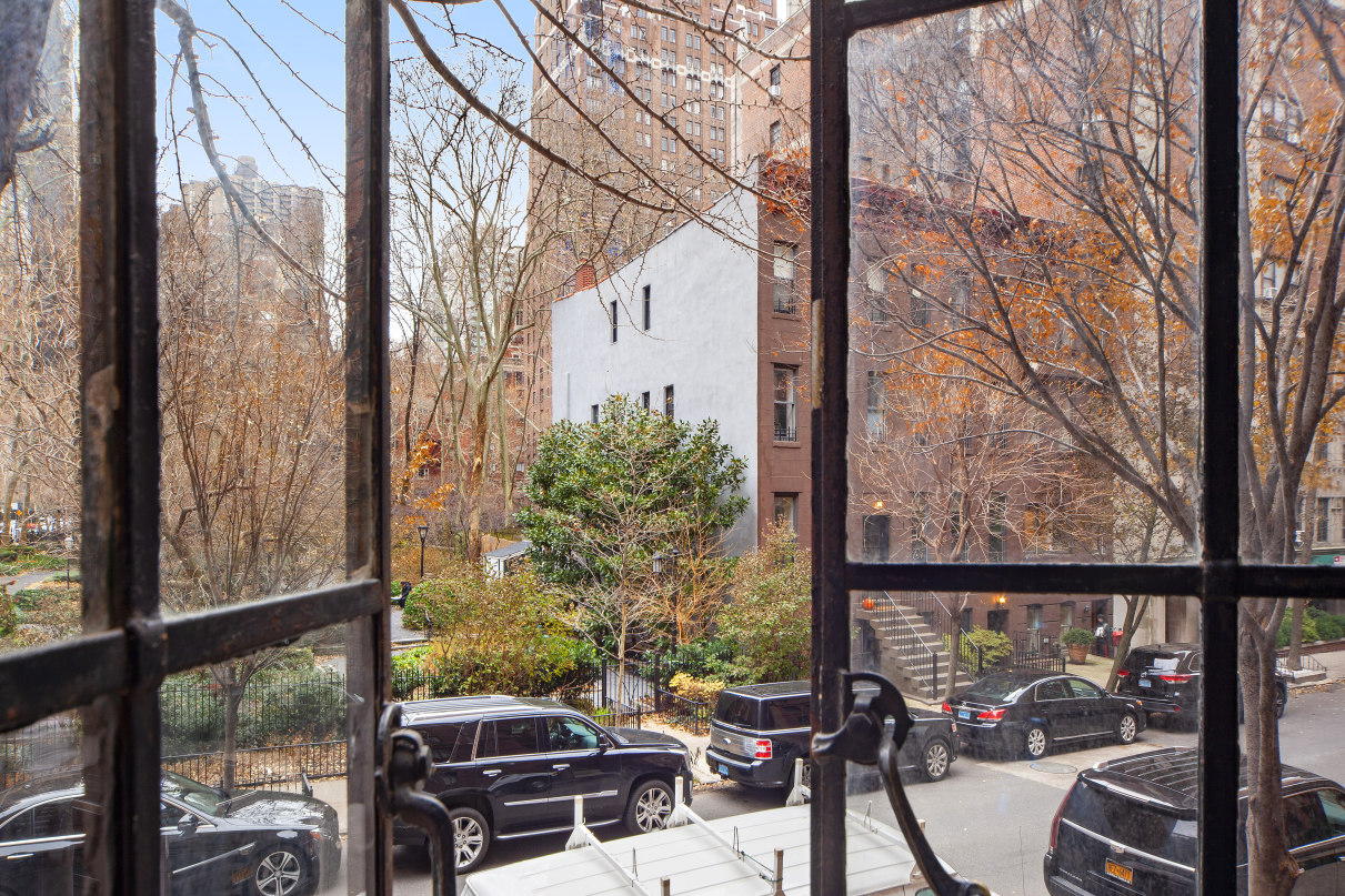 333 East 43rd Street, Unit 207 Manhattan, NY 10017 - Photo 6 of 7