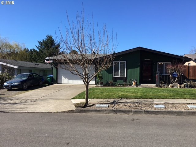 1565 Southeast Maple Loop Gresham, OR 97080 - Photo 2 of 24 Gallery Image 2