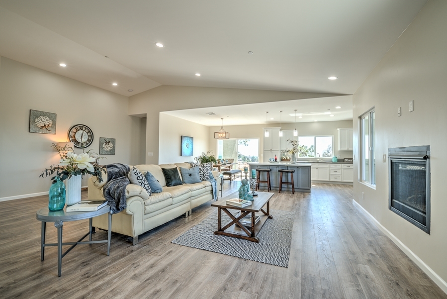 2631 Roca Verde Lane Spring Valley, CA 91977 - Photo 2 of 24 Gallery Image 2