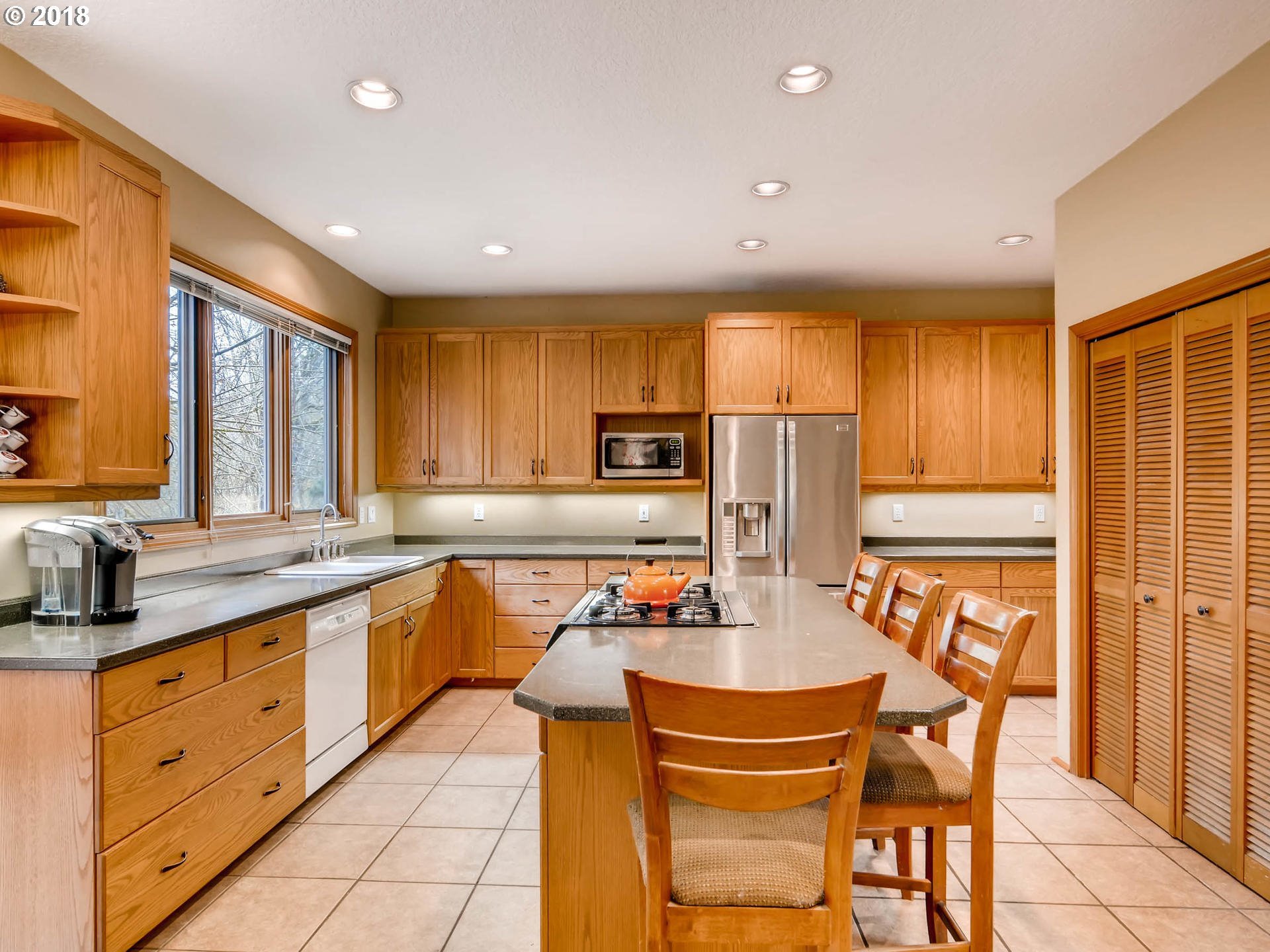 28585 Southwest Cascade Loop Wilsonville, OR 97070 - Photo 6 of 27 Gallery Image 6
