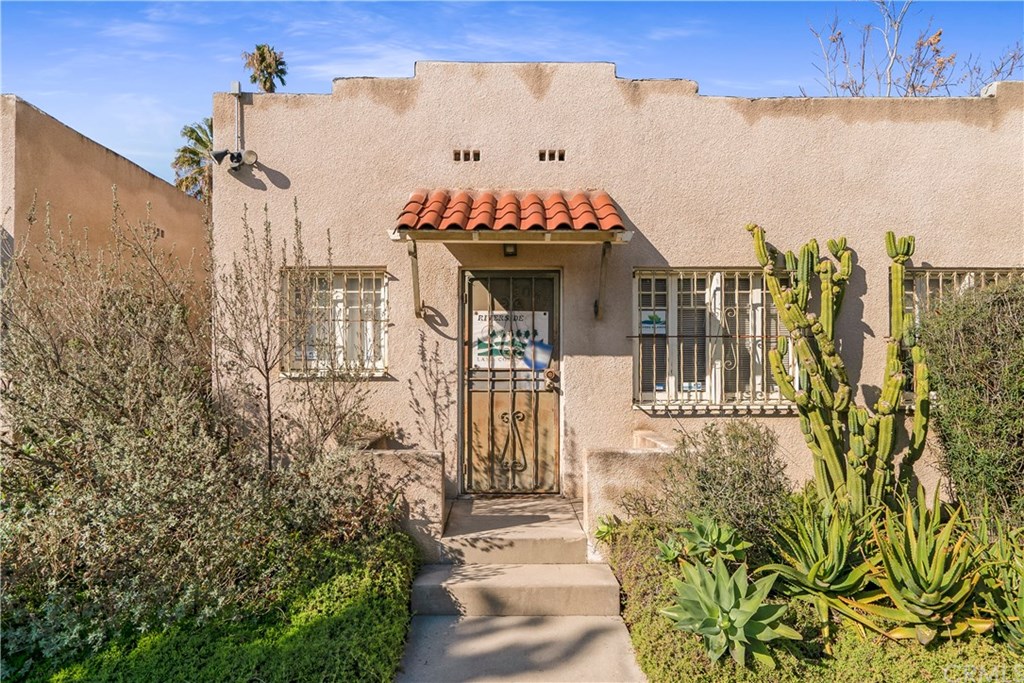 4061 Mission Inn Avenue Riverside, CA 92501 - Photo 25 of 30 The landscaping is well developed and adds to the charm of the courtyard.