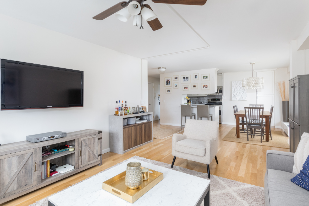 370 East 76th Street, Unit B1805 Manhattan, NY 10021 - Photo 2 of 12