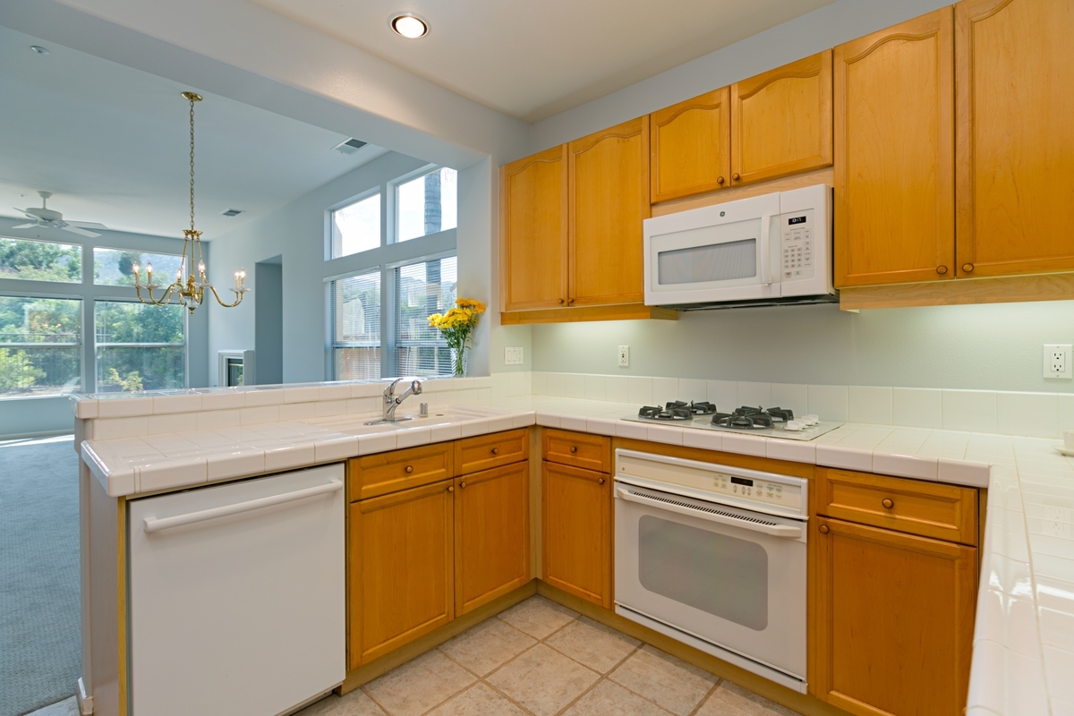 2318 Fallbrook Place Escondido, CA 92027 - Photo 10 of 25