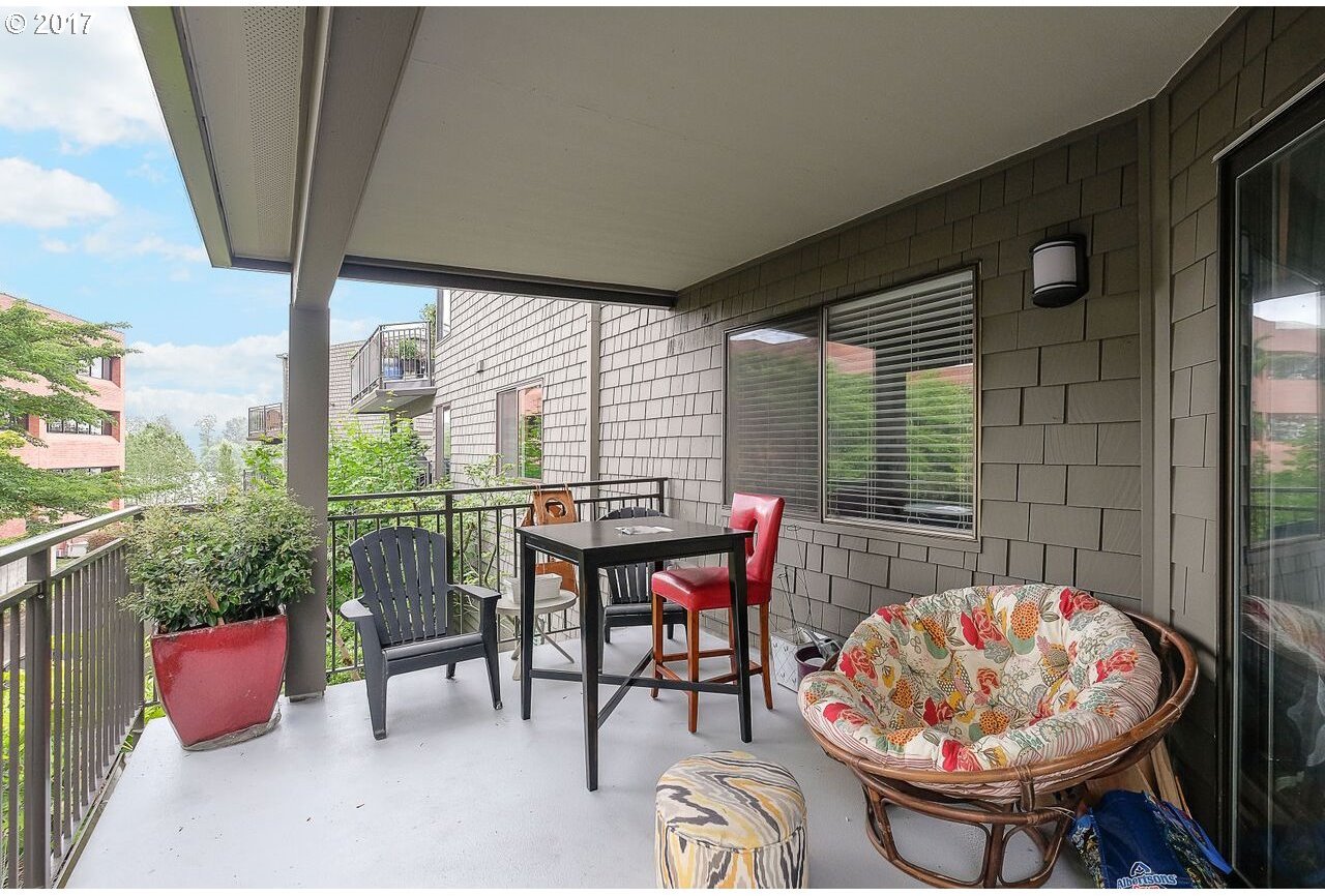 5606 South Riverside Lane, Unit 2 Portland, OR 97239 - Photo 10 of 26 Gallery Image 10