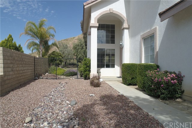 28427 Nicholas Circle Saugus, CA 91350 - Photo 6 of 32