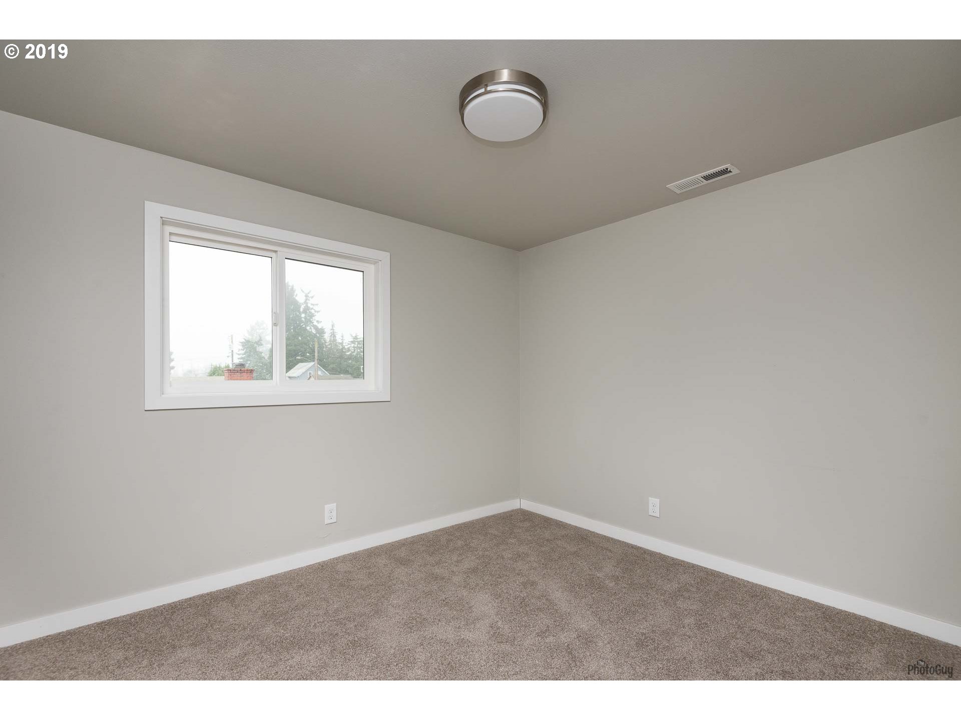 203 18th Street Springfield, OR 97477 - Photo 18 of 32