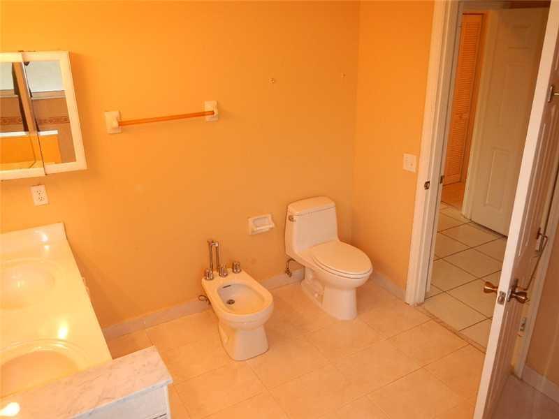 4500 Southwest 154th Place Miami, FL 33185 - Photo 11 of 16