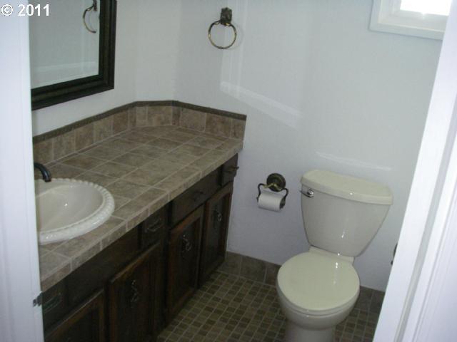 47646 Northwest Hillside Road Forest Grove, OR 97116 - Photo 12 of 16 Gallery Image 12