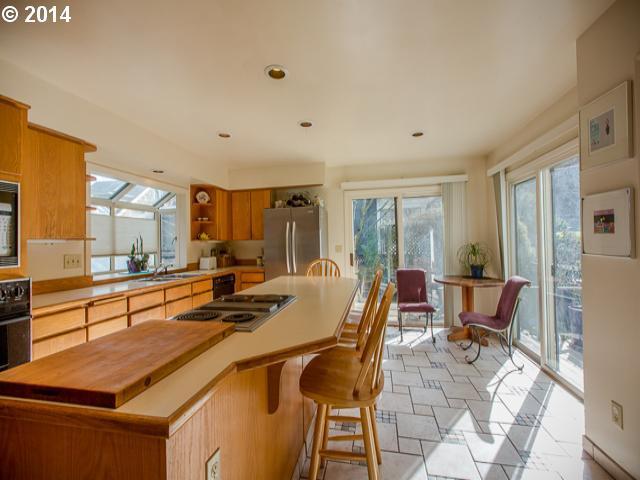 2486 Northwest Raleigh Street Portland, OR 97210 - Photo 6 of 16 Gallery Image 6