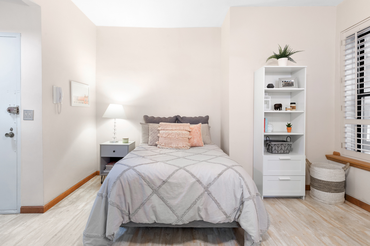 102 West 80th Street, Unit 55 Manhattan, NY 10024 - Photo 2 of 6