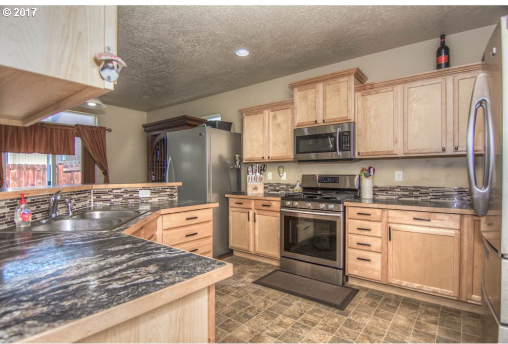 2800 Northeast Spring Water Place Bend, OR 97701 - Photo 9 of 22 Gallery Image 9