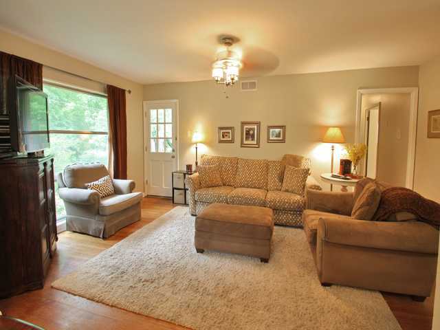 417 Green Acres Road Memphis, TN 38117 - Photo 3 of 4 Walls of windows offer natural light in this gorgeous living room with hardwood floors and smooth ceilings.