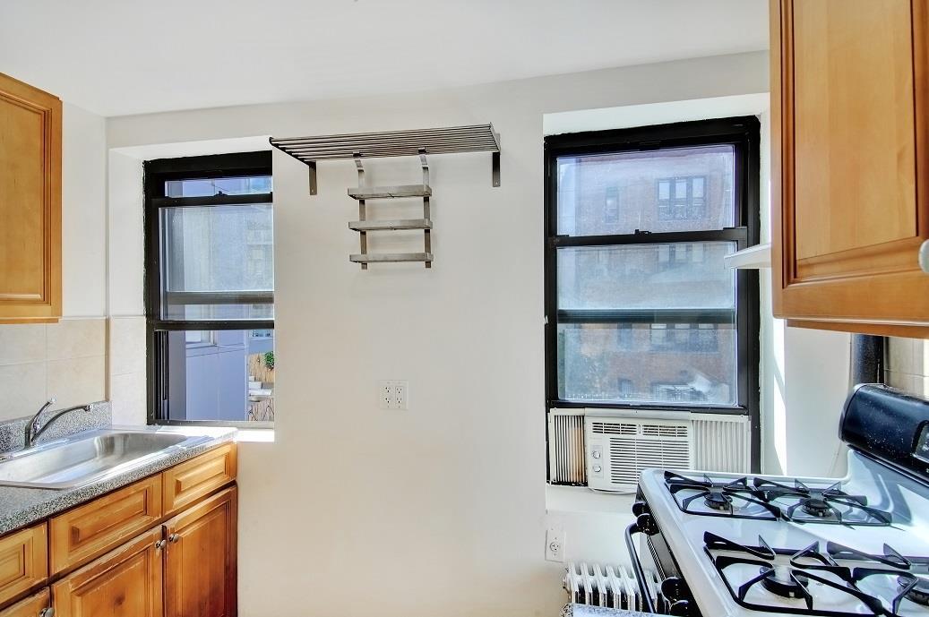 418 East 14th Street, Unit 4 Manhattan, NY 10009 - Photo 2 of 5