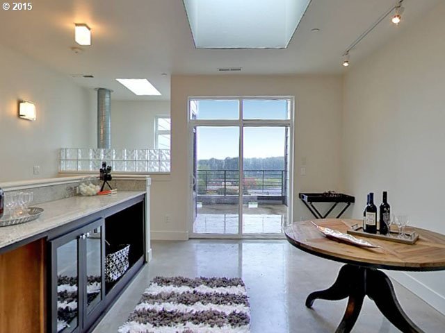 4632 Southwest Kelly Avenue Portland, OR 97239 - Photo 12 of 17