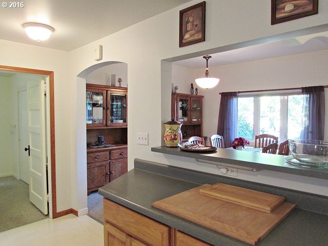 1658 Orchard Road Hood River, OR 97031 - Photo 10 of 32