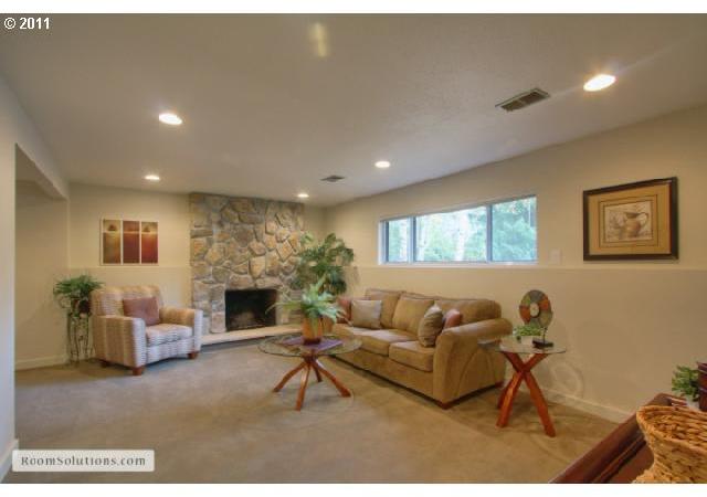 2721 Southwest Ridge Drive Portland, OR 97219 - Photo 12 of 16 Gallery Image 12