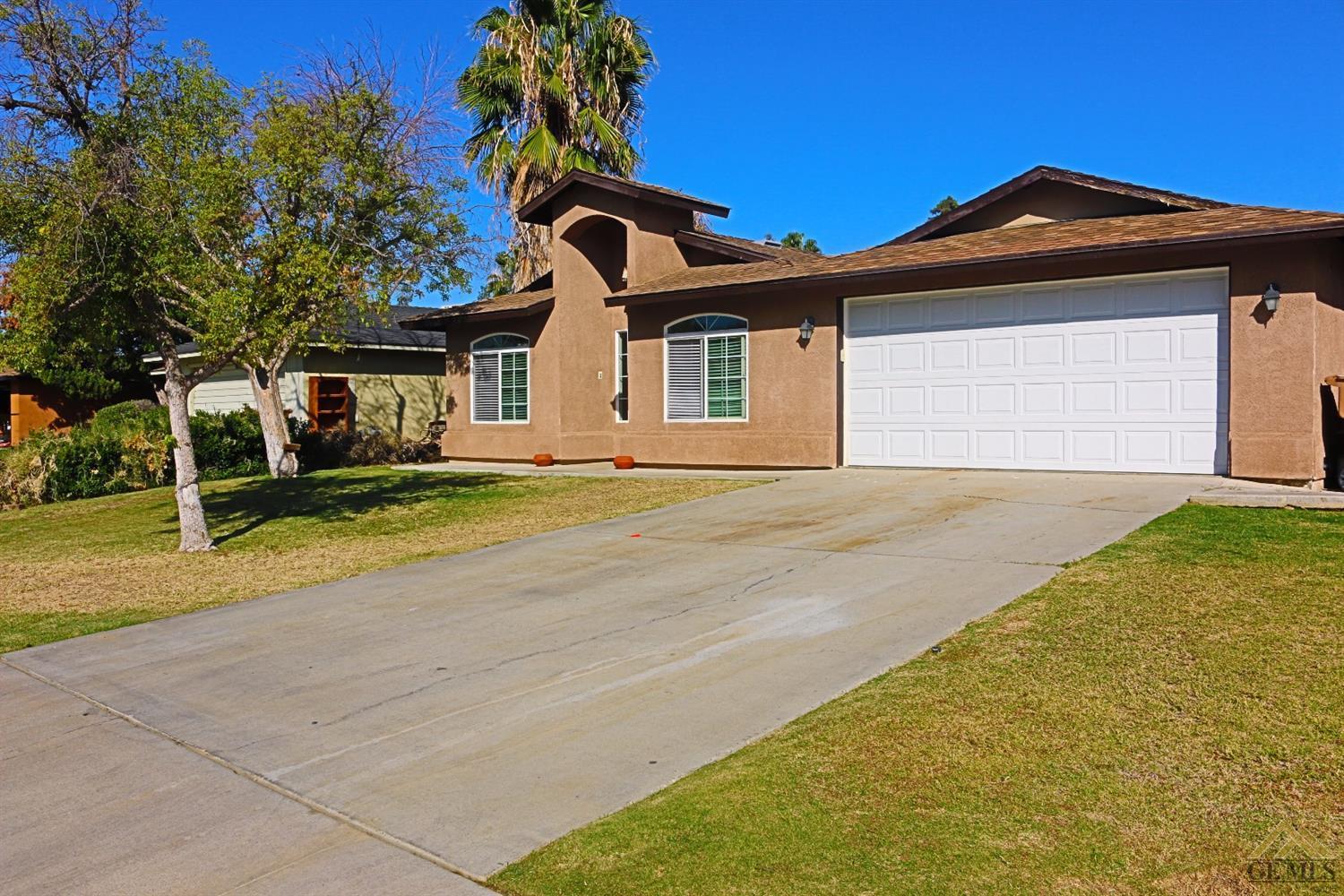 5320 Thyme Lane Bakersfield, CA 93309 - Photo 2 of 18