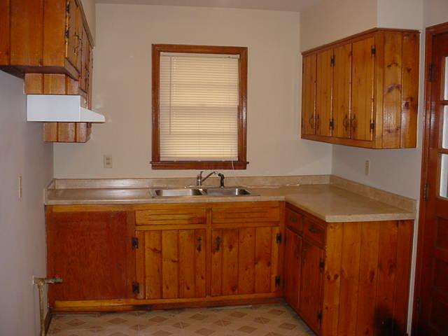 3815 Windcrest Road Memphis, TN 38116 - Photo 2 of 9 KITCHEN AREA, BEAUTIFUL OAK CABINETS - NEW COUNTER TOP AND VINYL FLOORING.......