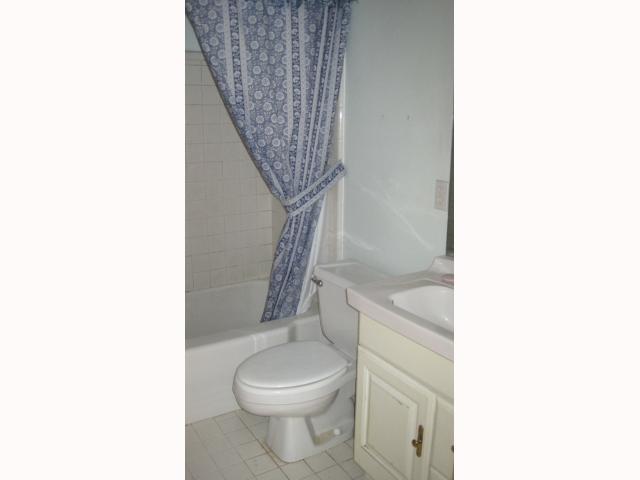 1661 Colonial Road Memphis, TN 38117 - Photo 6 of 8 This home has 2 FULL baths.
