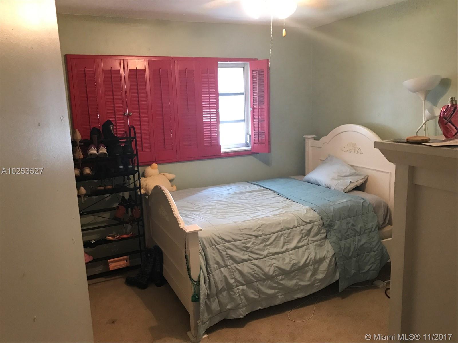 960 Southwest 74th Avenue Plantation, FL 33317 - Photo 13 of 24
