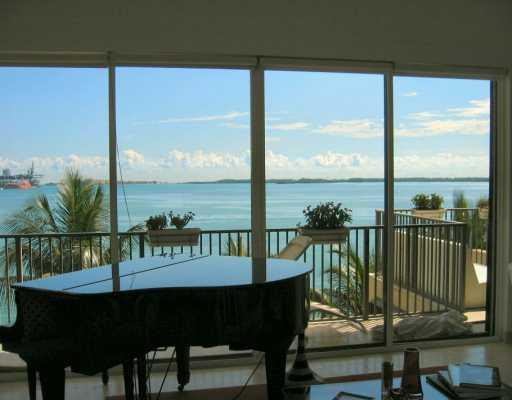 540 Brickell Key Drive, Unit 528 Miami, FL 33131 - Photo 3 of 8