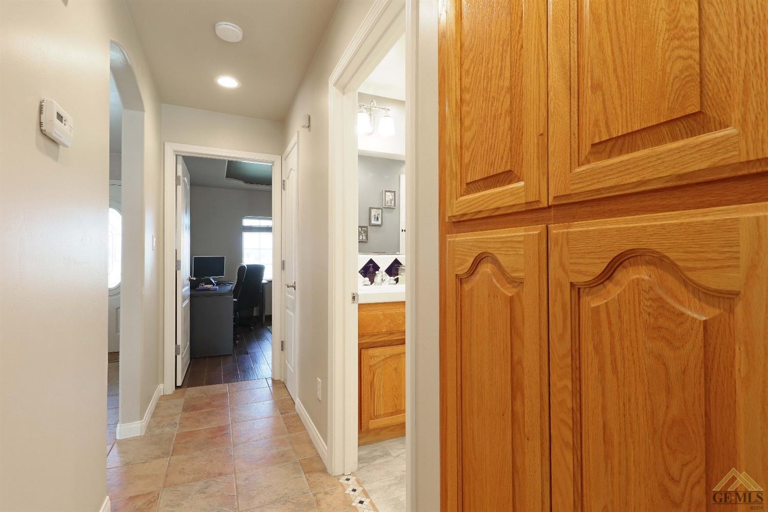2568 Jenkins Road Bakersfield, CA 93314 - Photo 6 of 38 Gallery Image 6