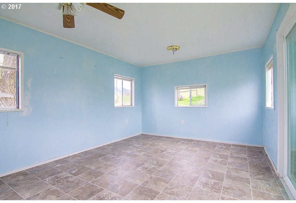 2220 South Myrtle Road Myrtle Creek, OR 97457 - Photo 18 of 28 Gallery Image 18