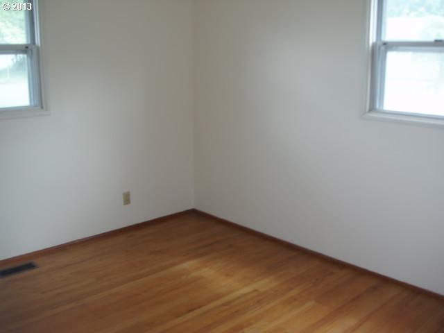 2111 Southeast 158th Avenue Portland, OR 97233 - Photo 8 of 16