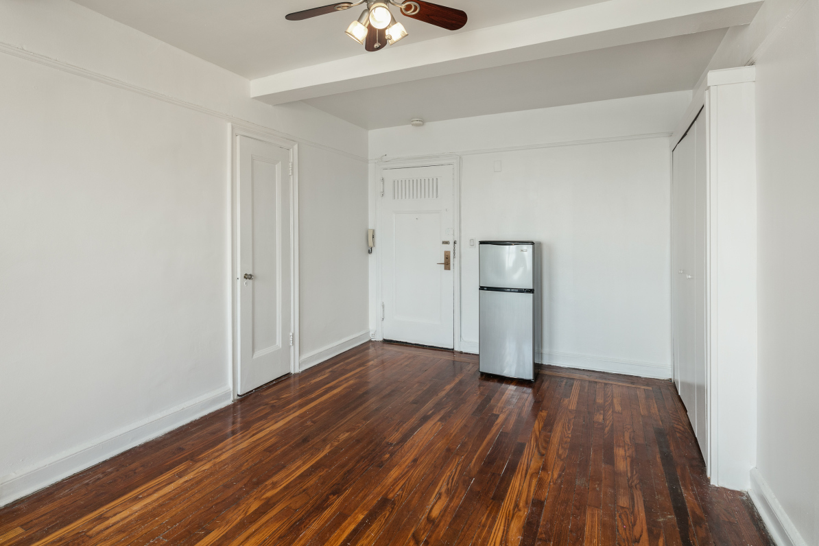 5 Tudor City Place, Unit 926 Manhattan, NY 10017 - Photo 2 of 5