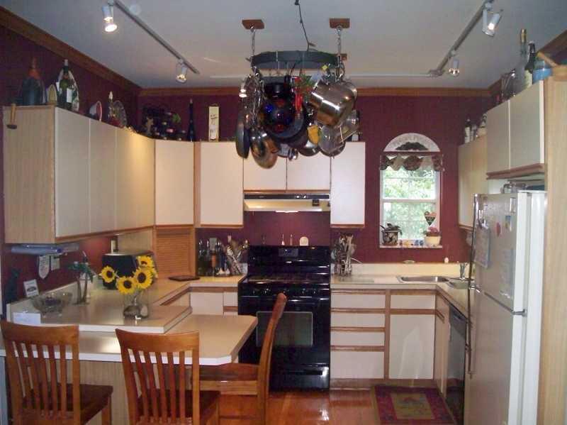 1174 Greentree Road Green Tree, PA 15220 - Photo 8 of 25 Gallery Image 8