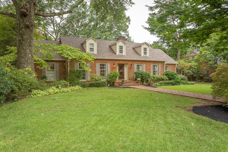 5507 South Angela Road Memphis, TN 38120 - Photo 1 of 25 Irrigation keeps this lawn green and lush.