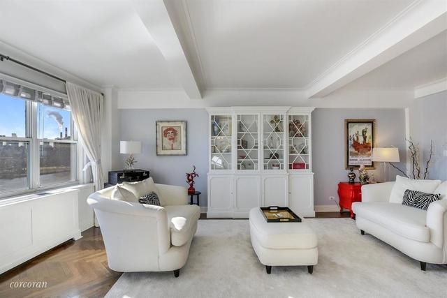 $995,000 | 33 East End Avenue, Unit 7B | Upper East Side