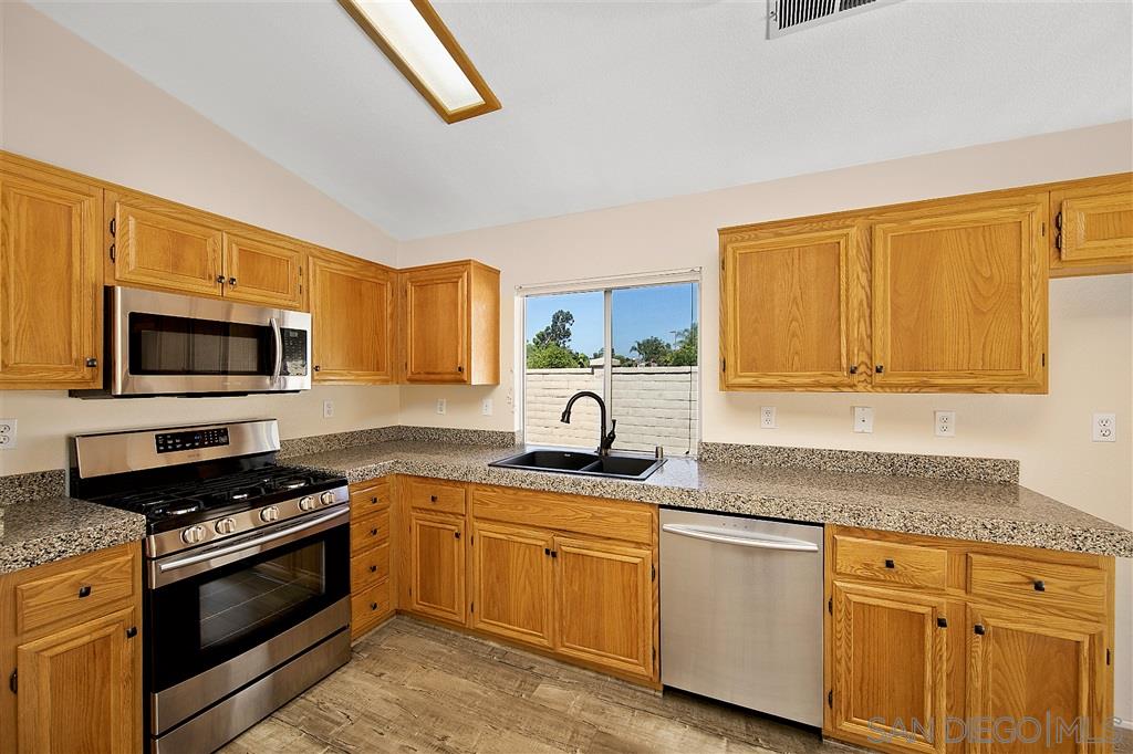 204 Parkside Place Santee, CA 92071 - Photo 11 of 25