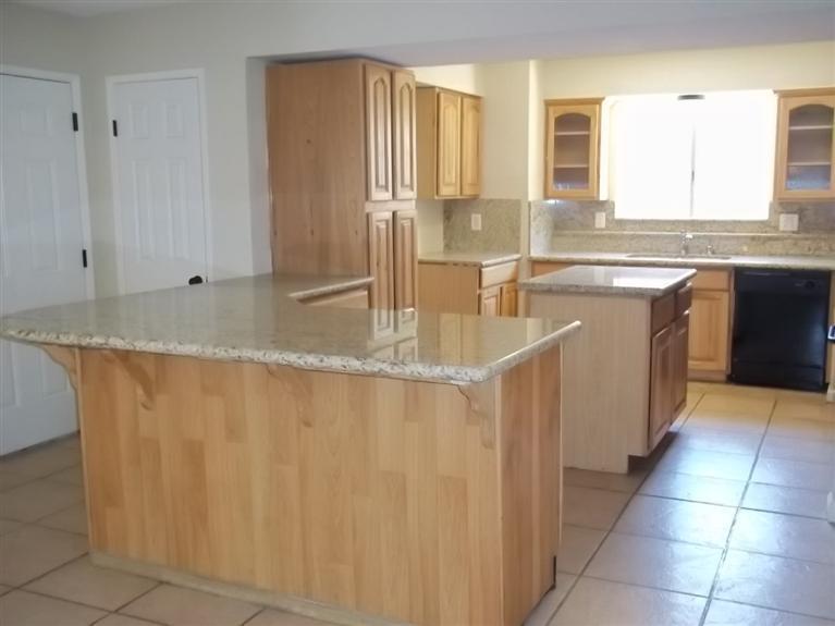 4404 Thatch Avenue Bakersfield, CA 93313 - Photo 9 of 20