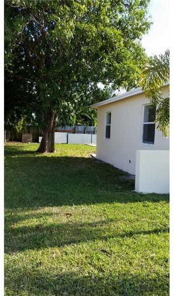 6790 Southwest 19th Terrace Miami, FL 33155 - Photo 8 of 9