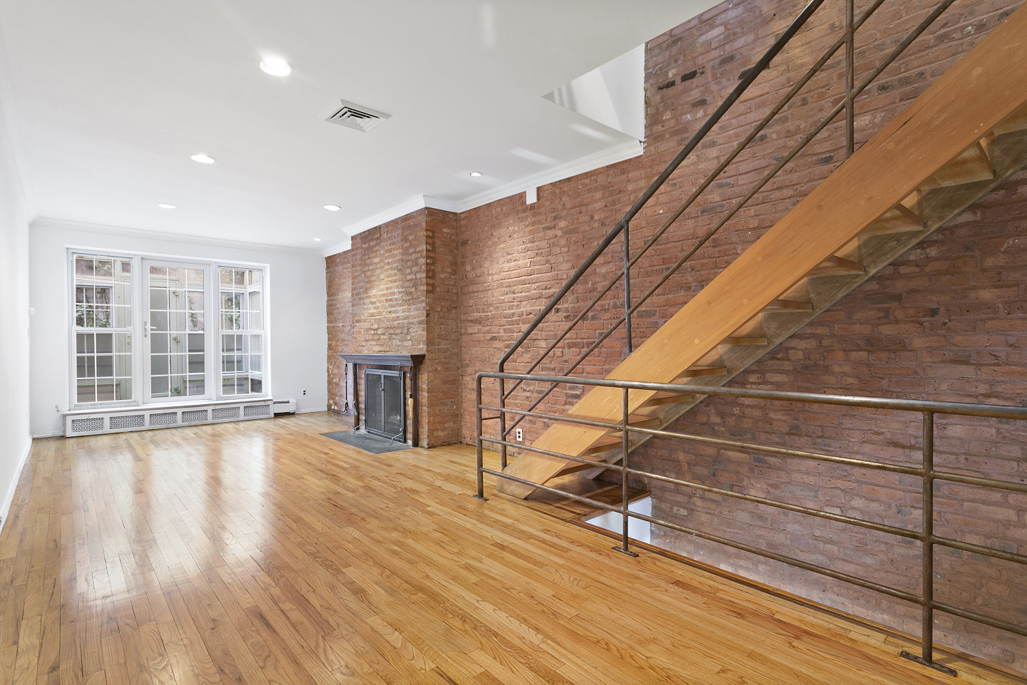 449 1/2 Hudson Street Manhattan, NY 10014 - Photo 2 of 10